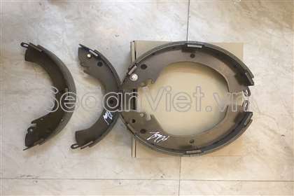 Guốc phanh sau Mitsubishi Zinger 2008