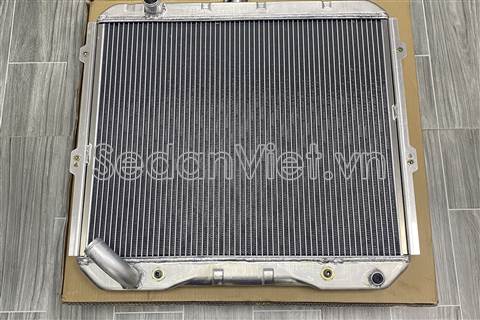 Két nước Mitsubishi Pajero V44 2003