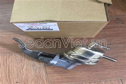 Bơm xăng cơ MD181496