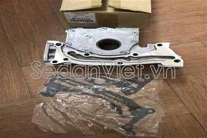 Bơm dầu động cơ MD302234