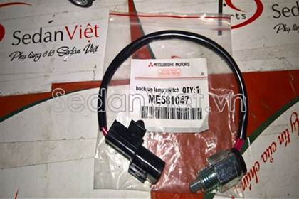 Công tắc đèn lùi Mitsubishi Pajero V33 2000