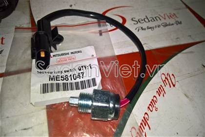 Công tắc đèn lùi ME581047