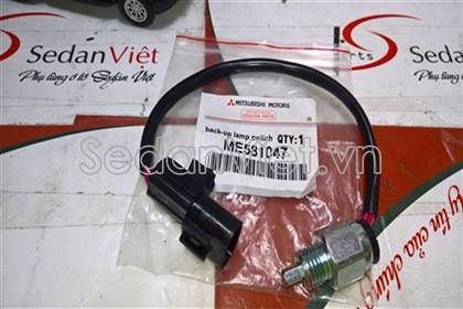Công tắc đèn lùi ME581047