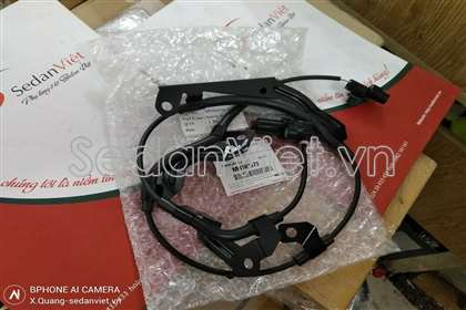 Cảm biến ABS trước trái MN102573