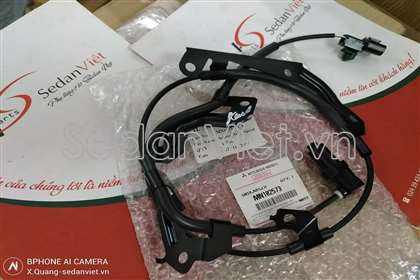 Cảm biến ABS trước trái MN102573