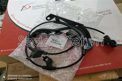 Cảm biến ABS trước trái MN102573