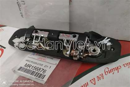 Tay mở cửa ngoài trước MR156876
