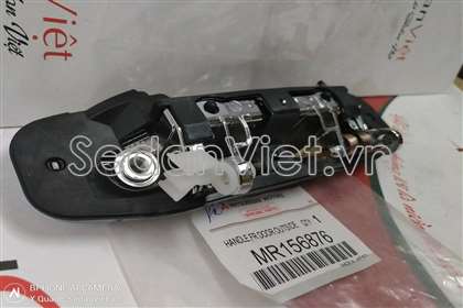 Tay mở cửa ngoài trước MR156876