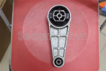 Chân treo hộp số hình số 8 P96550261