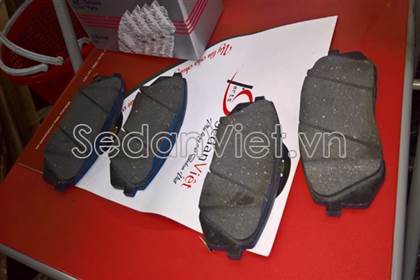 Má phanh trước Kia K7 2011-2013