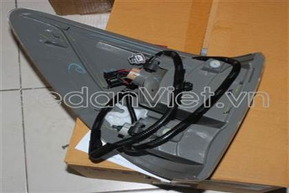 Đèn hậu ngoài trái UC2H51160A