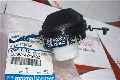 Nắp bình nhiên liệu UC9V42250C