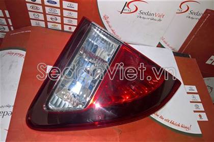 Đèn hậu trong phải Mazda BT-50 2016-2018