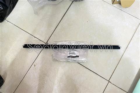 Nẹp chân kính cánh cửa trong sau