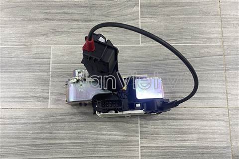 Ổ khóa ngậm cánh cửa trước YC15V219A64