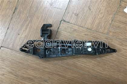 Nẹp cài cản trước YL00411880