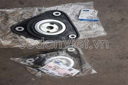 Bát bèo giảm xóc trước Ford Focus hatchback 2013-2014