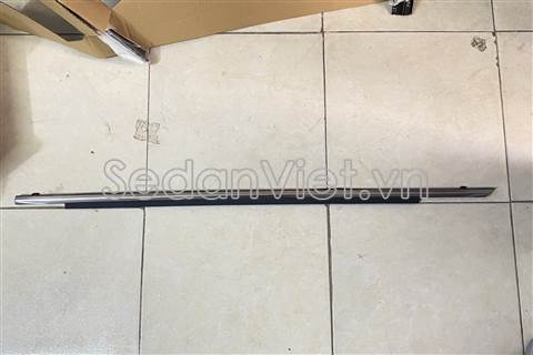 Nẹp chân kính cánh cửa ngoài trước KD5H50650