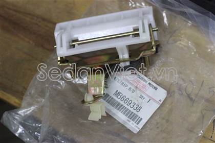 Ổ khóa ngậm cánh cửa hậu MB669338