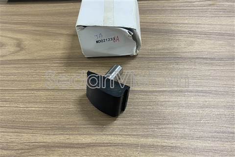 Tì xích bơm dầu MD021233-01