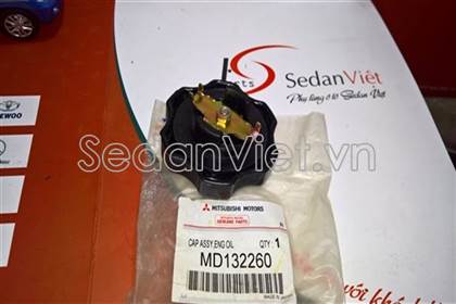 Nắp đổ dầu máy động cơ MD132260