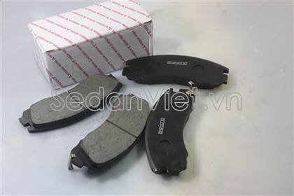 Má phanh trước MR389548