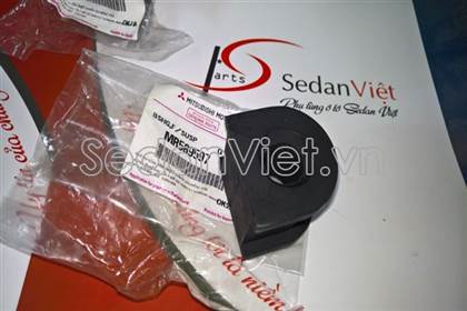 Cao su ốp cân bằng trước MR589597