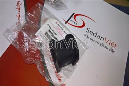 Cao su ốp cân bằng trước MR589597