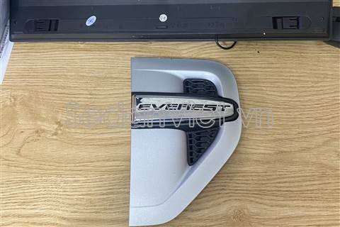 Ốp mang cá tai xe UF0L50910A