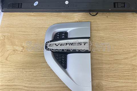 Ốp mang cá tai xe Ford Everest 2010-2012