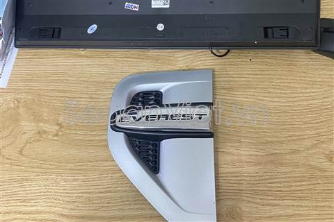 Ốp mang cá tai xe UF0L50920A