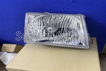 Vỏ đèn pha phải Ford Everest 2005-2007