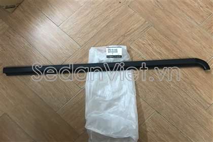 Nẹp chân kính cánh cửa ngoài trước UR5650640D