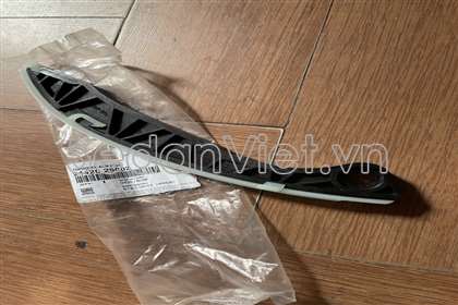 Nhựa dẫn hướng cam cong Hyundai Santafe 2010