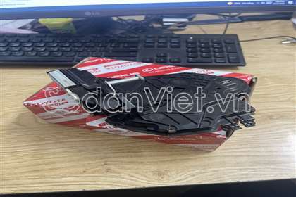 Ổ ngậm khóa cánh cửa Toyota innova 2017