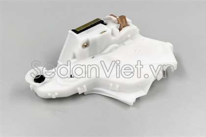 Ổ khóa ngậm cánh cửa Toyota Innova 2008-2011