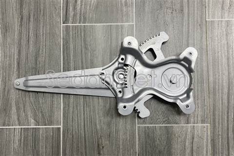 Compa nâng hạ kính cánh cửa sau Toyota Fortuner 2016