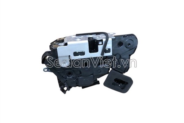 Ổ khóa ngậm cánh cửa Volkswagen Polo Sedan 2015