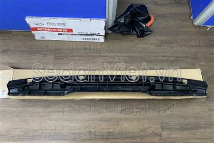 Chắn bùn gầm máy giữa Suzuki Ertiga 2018