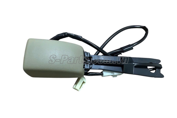 Chốt dây đai an toàn trước Toyota Fortuner 2009-2012