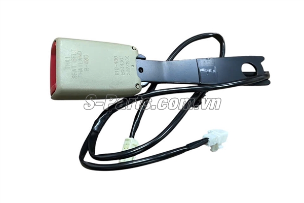 Chốt dây đai an toàn trước Toyota Fortuner 2009-2012