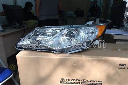 Vỏ đèn pha trái Toyota Camry