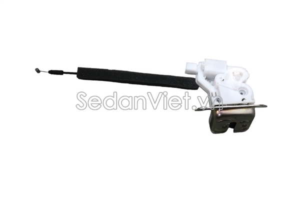 Ổ khóa ngậm cửa hậu Suzuki XL7 2020