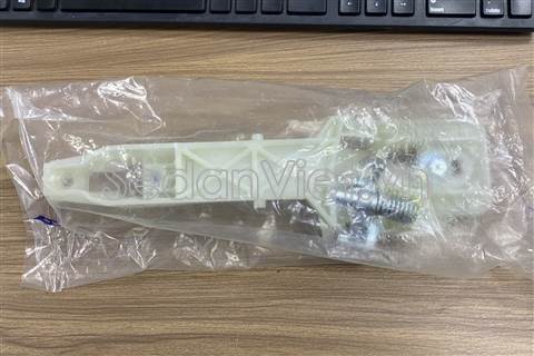 Giá đỡ tay mở cửa sau Hyundai Santafe 2006-2008
