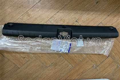 Ốp che khoá ngậm cốp hậu Hyundai i10 Grand 2017