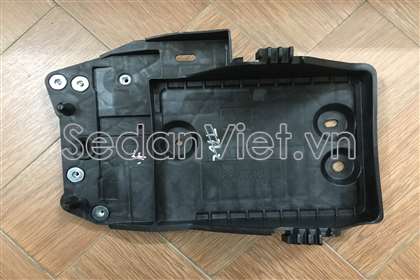 Giá đỡ bình ắc quy Mazda 3 2017