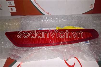 den-phan-quang-sau-phai-ford-fiesta-chinh-hang-21204