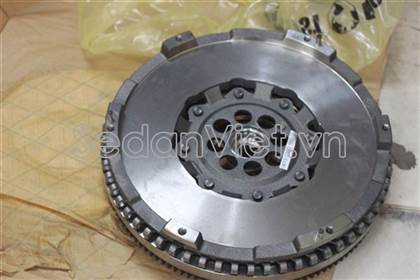 banh-da-kep-2-5-hyundai-starex-oem-18766