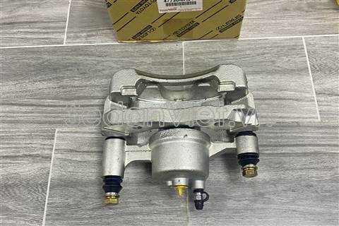 cum-gong-phanh-truoc-phai-toyota-innova-chinh-hang-48757