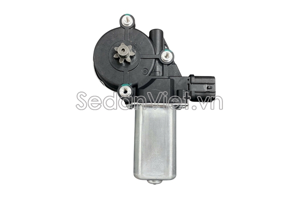 mo-to-len-xuong-kinh-canh-cua-truoc-trai-mitsubishi-attrage-5713a379